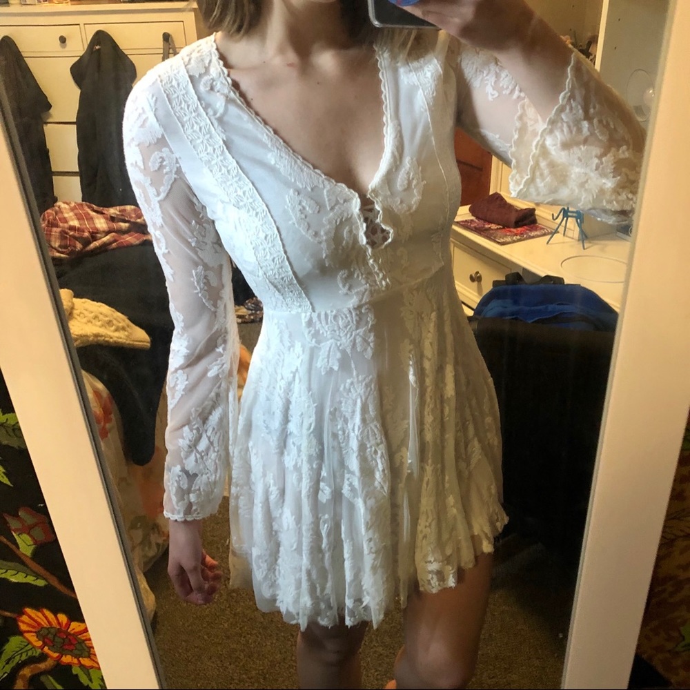 Free People white lace dress !!